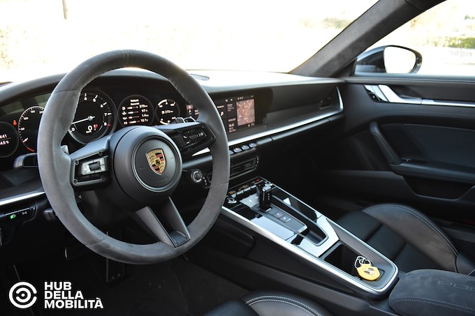 PORSCHE 911 Carrera 4S